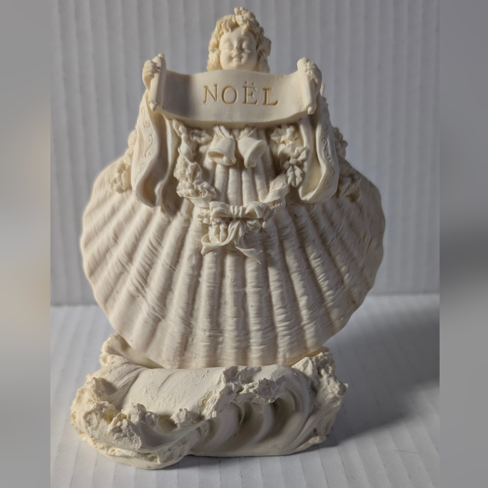 Angelina by Norman. Noël Angel Vintage Christmas Figurine 1998